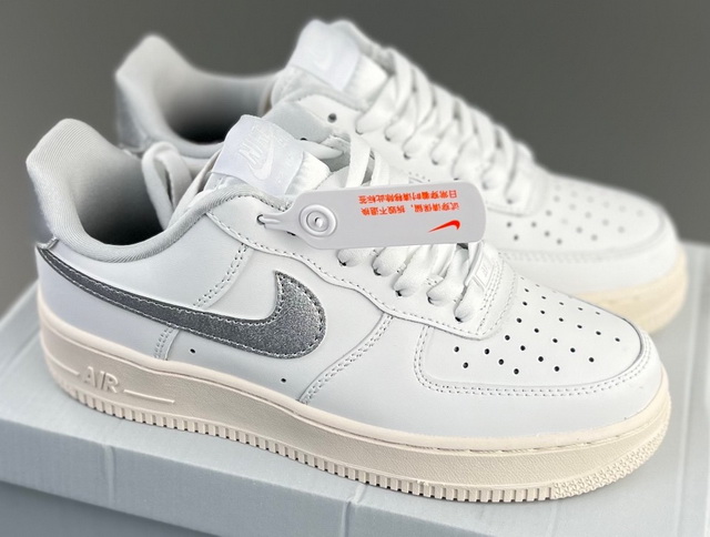 Women Air Force 1 092